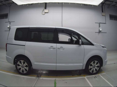 2022 Mitsubishi Delica D5 CV1W[2]