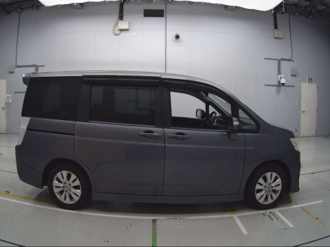 2011 Honda Step WGN Spada RK5[2]