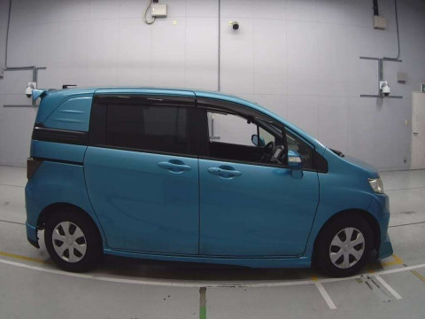 2012 Honda Freed Spike GB3[2]