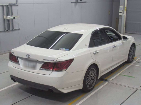 2013 Toyota Crown GRS214[1]