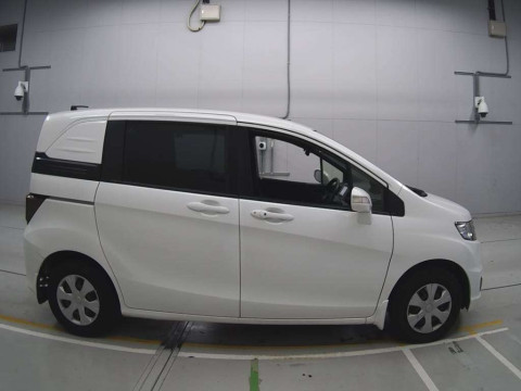 2014 Honda Freed Spike GB3[2]