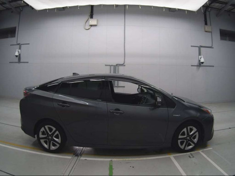 2017 Toyota Prius ZVW51[2]