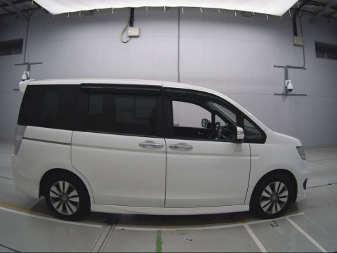 2012 Honda Step WGN Spada RK5[2]