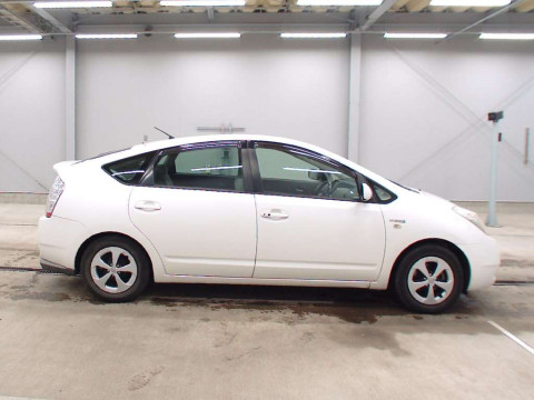 2005 Toyota Prius NHW20[2]