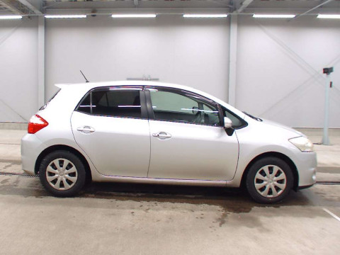 2010 Toyota Auris NZE151H[2]