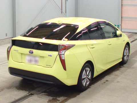 2016 Toyota Prius ZVW55[1]