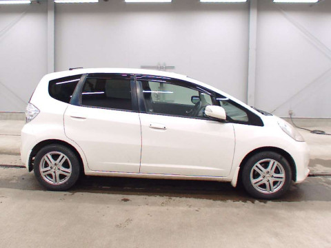 2011 Honda Fit Hybrid GP1[2]