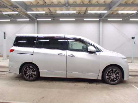 2010 Nissan Elgrand PNE52[2]