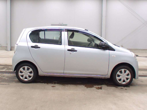 2012 Toyota Pixis Epoch LA310A[2]