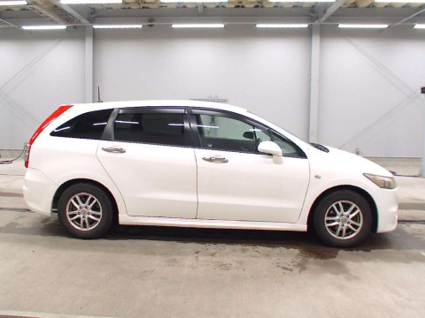 2007 Honda Stream RN6[2]