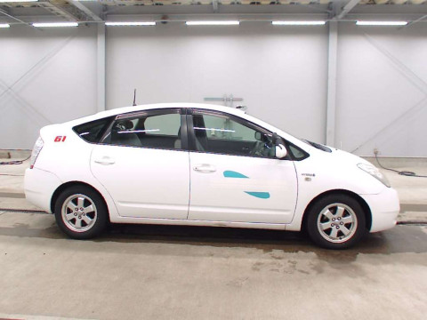 2011 Toyota Prius NHW20[2]