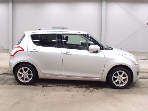 2013 Suzuki Swift ZC72S[2]