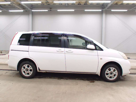 2006 Toyota Isis ANM15G[2]