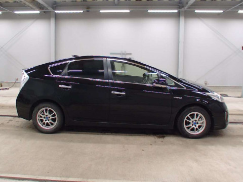 2012 Toyota Prius ZVW30[2]