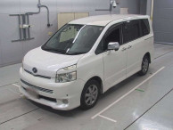 2009 Toyota Voxy