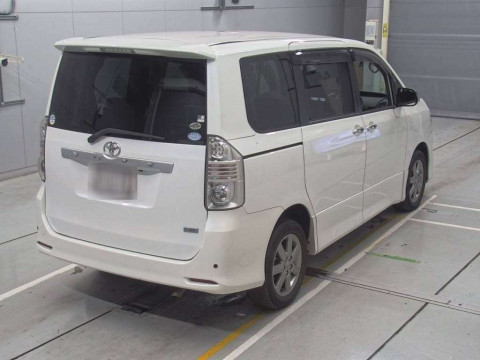 2009 Toyota Voxy ZRR75W[1]