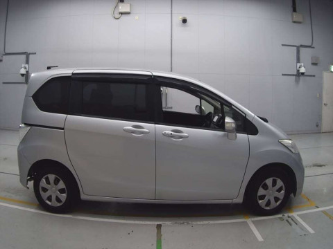 2012 Honda Freed GB3[2]