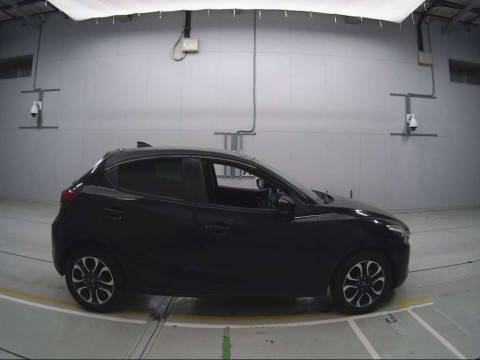 2017 Mazda Demio DJ5FS[2]