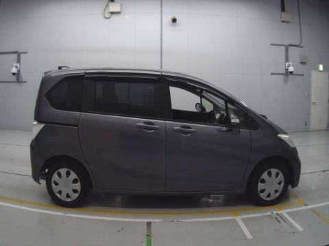 2013 Honda Freed GB3[2]