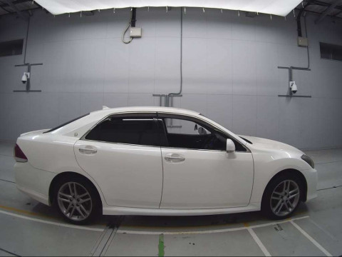 2012 Toyota Crown GRS200[2]