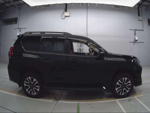 2021 Toyota Land Cruiser Prado TRJ150W[2]