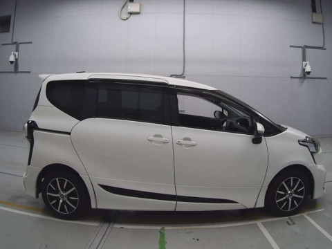 2017 Toyota Sienta NSP170G[2]