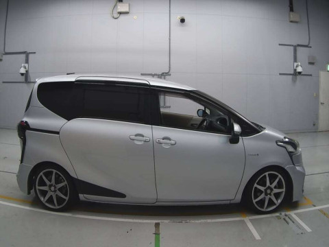 2016 Toyota Sienta NHP170G[2]