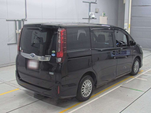 2015 Toyota Noah ZWR80G[1]