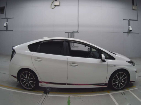 2014 Toyota Prius ZVW30[2]