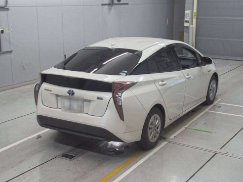 2016 Toyota Prius ZVW50[1]