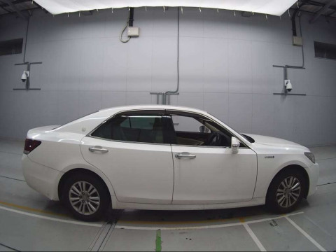 2014 Toyota Crown Hybrid AWS210[2]