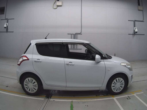 2015 Suzuki Swift ZC72S[2]