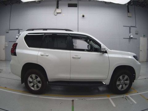 2017 Toyota Land Cruiser Prado GDJ150W[2]