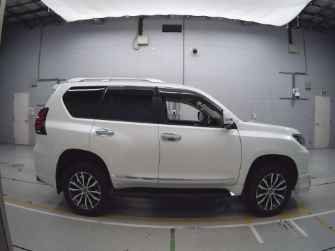 2021 Toyota Land Cruiser Prado TRJ150W[2]