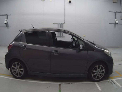 2012 Toyota Vitz NCP131[2]