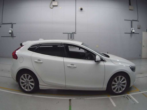 2015 Volvo V40 MB4164T[2]