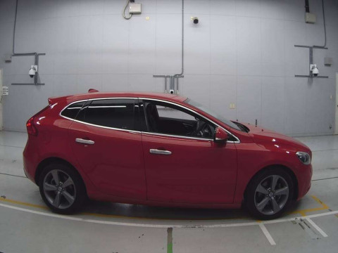 2013 Volvo V40 MB4164T[2]