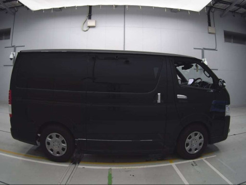 2019 Toyota Hiace Van GDH201V[2]