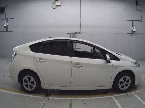 2010 Toyota Prius ZVW30[2]