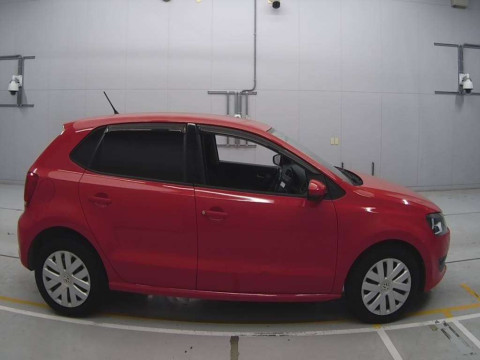 2013 Volkswagen Polo 6RCBZ[2]