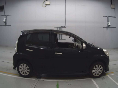 2010 Toyota Passo NGC30[2]