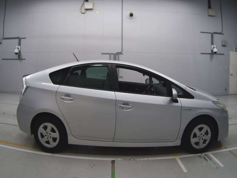 2010 Toyota Prius ZVW30[2]