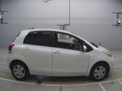 2008 Toyota Vitz SCP90[2]