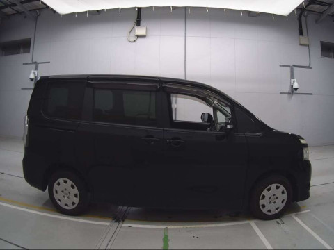 2008 Toyota Voxy ZRR70G[2]