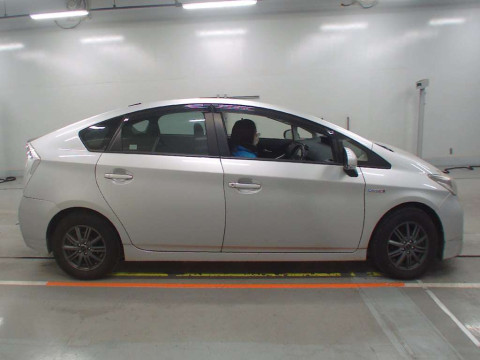 2012 Toyota Prius ZVW30[2]