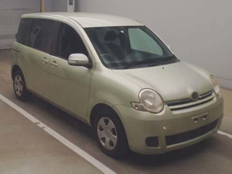 2010 Toyota Sienta NCP81G[2]