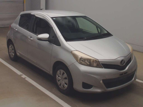 2013 Toyota Vitz NSP130[2]