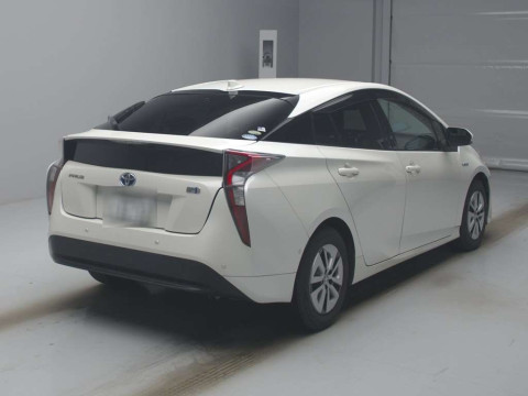 2017 Toyota Prius ZVW51[1]