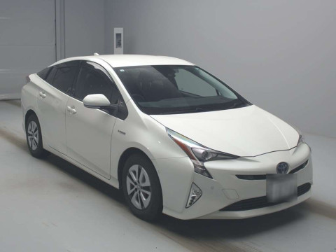 2017 Toyota Prius ZVW51[2]