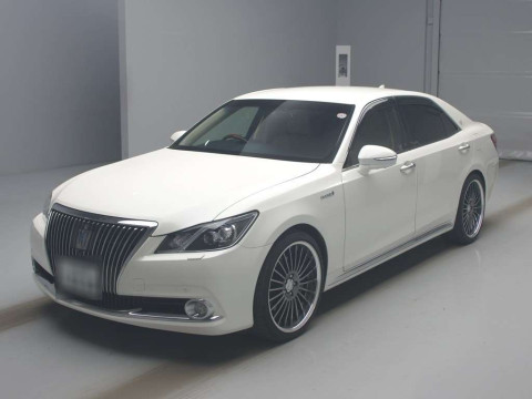 2014 Toyota Crown Majesta GWS214[0]